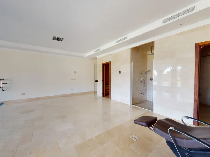 Impresive Luxury Frontline Golf Villa in Los Arqueros