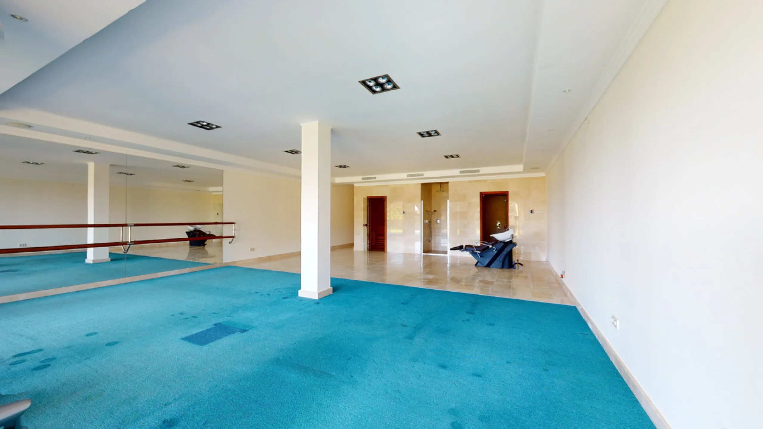 Impresive Luxury Frontline Golf Villa in Los Arqueros
