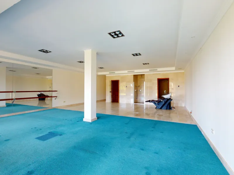 Impresive Luxury Frontline Golf Villa in Los Arqueros