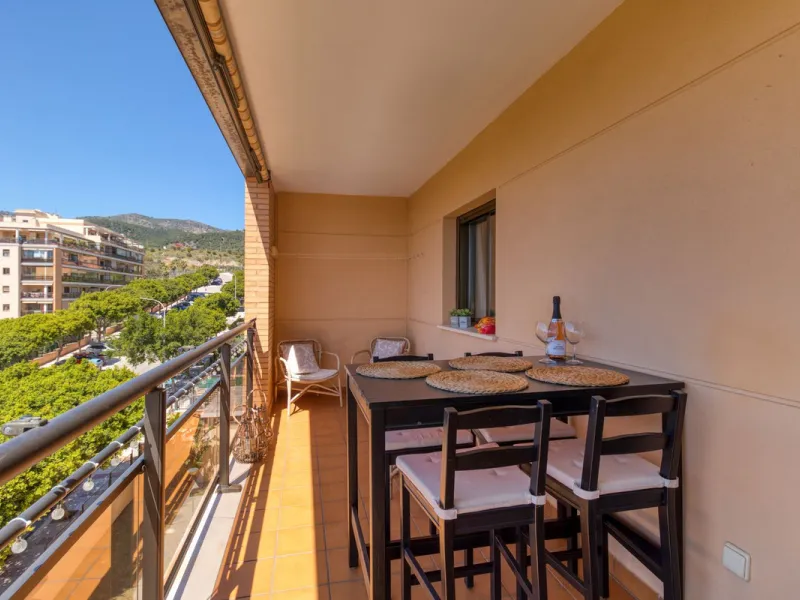 Gut gepflegte Etagenwohnung mit sonniger Terrasse in der Nähe des Bahnhofs El Pinillo in Torremolinos