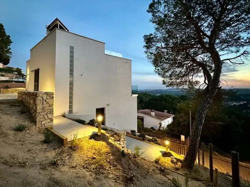 Eco-efficient sea view villa in Els Pinars, Lloret de Mar