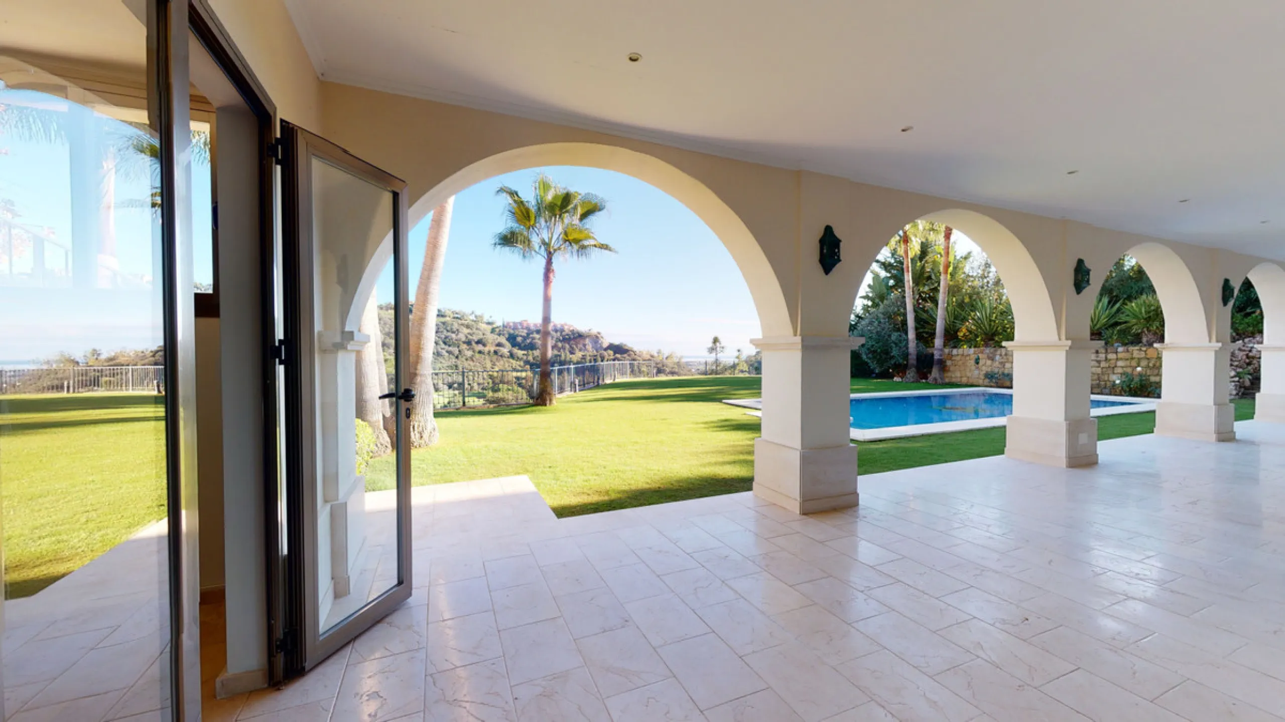 Impresive Luxury Frontline Golf Villa in Los Arqueros