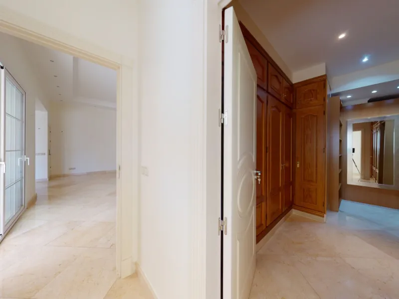 Impresive Luxury Frontline Golf Villa in Los Arqueros