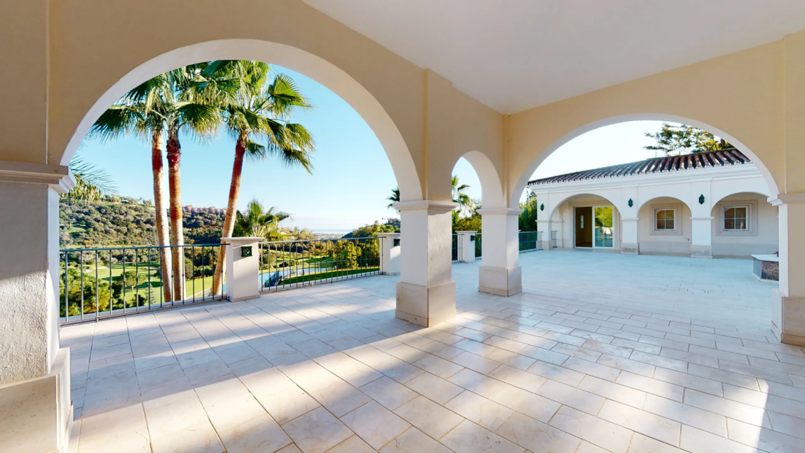 Impresive Luxury Frontline Golf Villa in Los Arqueros