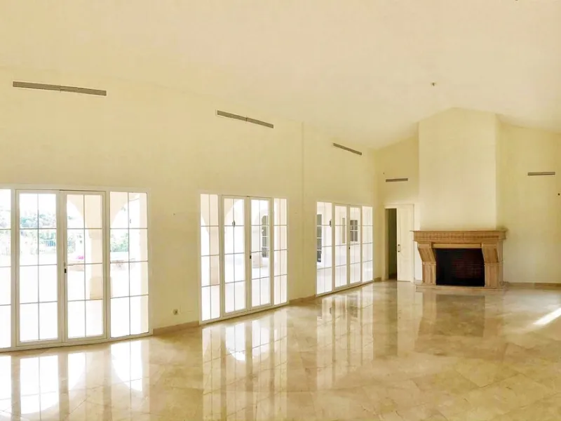 Impresive Luxury Frontline Golf Villa in Los Arqueros