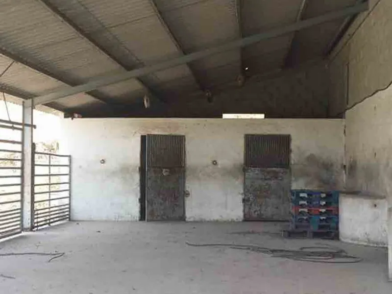 This country house is at PARTIDO GUARO VIEJO, 29130, Coín, Málaga. It is a country house that has 803 m2 and has 6 rooms and 3 bathrooms. Actually it are 2 houses on top of each other with an own entrance. The ground floor and the 1st level are equal. Eac