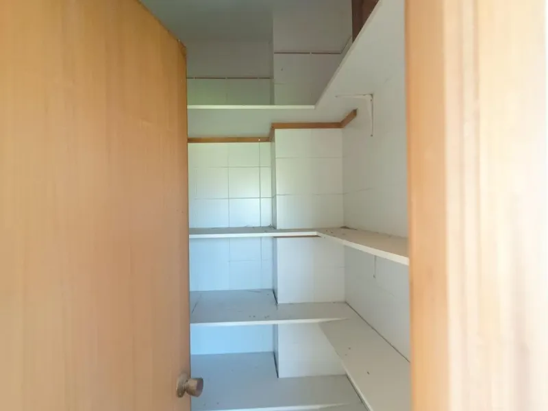 This country house is at PARTIDO GUARO VIEJO, 29130, Coín, Málaga. It is a country house that has 803 m2 and has 6 rooms and 3 bathrooms. Actually it are 2 houses on top of each other with an own entrance. The ground floor and the 1st level are equal. Eac