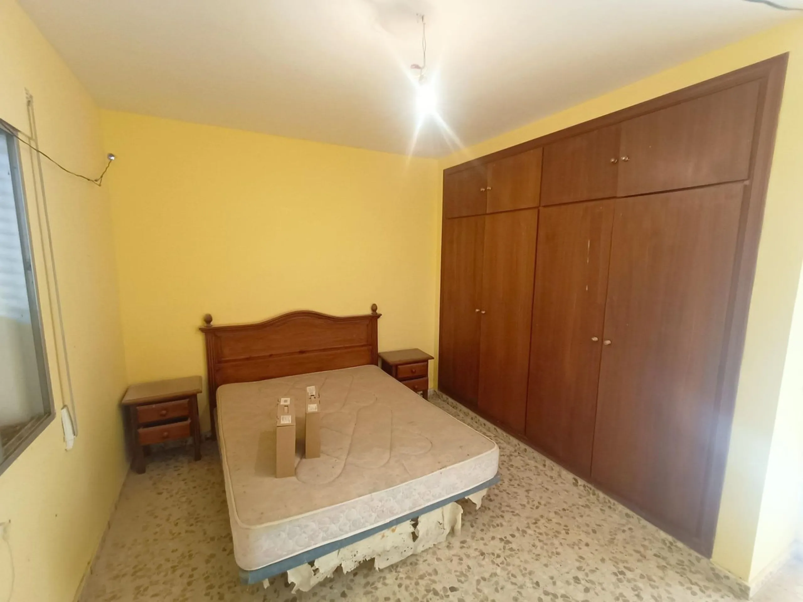 This country house is at PARTIDO GUARO VIEJO, 29130, Coín, Málaga. It is a country house that has 803 m2 and has 6 rooms and 3 bathrooms. Actually it are 2 houses on top of each other with an own entrance. The ground floor and the 1st level are equal. Eac