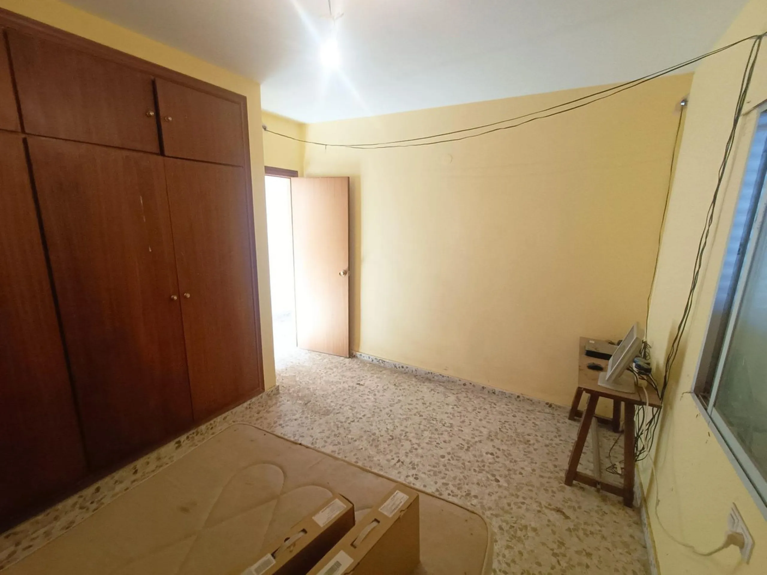 This country house is at PARTIDO GUARO VIEJO, 29130, Coín, Málaga. It is a country house that has 803 m2 and has 6 rooms and 3 bathrooms. Actually it are 2 houses on top of each other with an own entrance. The ground floor and the 1st level are equal. Eac
