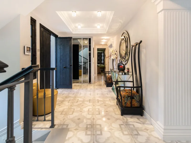 House - Detached Villa в продаже в Marbella, Málaga. В доме 6 спален и 4 ванных комнат. Площадь дома 558 м². Площадь участка 2000 м²