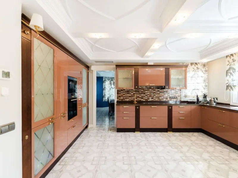 House - Detached Villa в продаже в Marbella, Málaga. В доме 6 спален и 4 ванных комнат. Площадь дома 558 м². Площадь участка 2000 м²