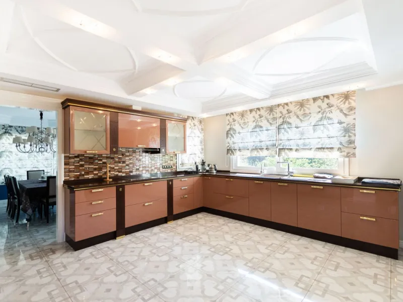 House - Detached Villa в продаже в Marbella, Málaga. В доме 6 спален и 4 ванных комнат. Площадь дома 558 м². Площадь участка 2000 м²