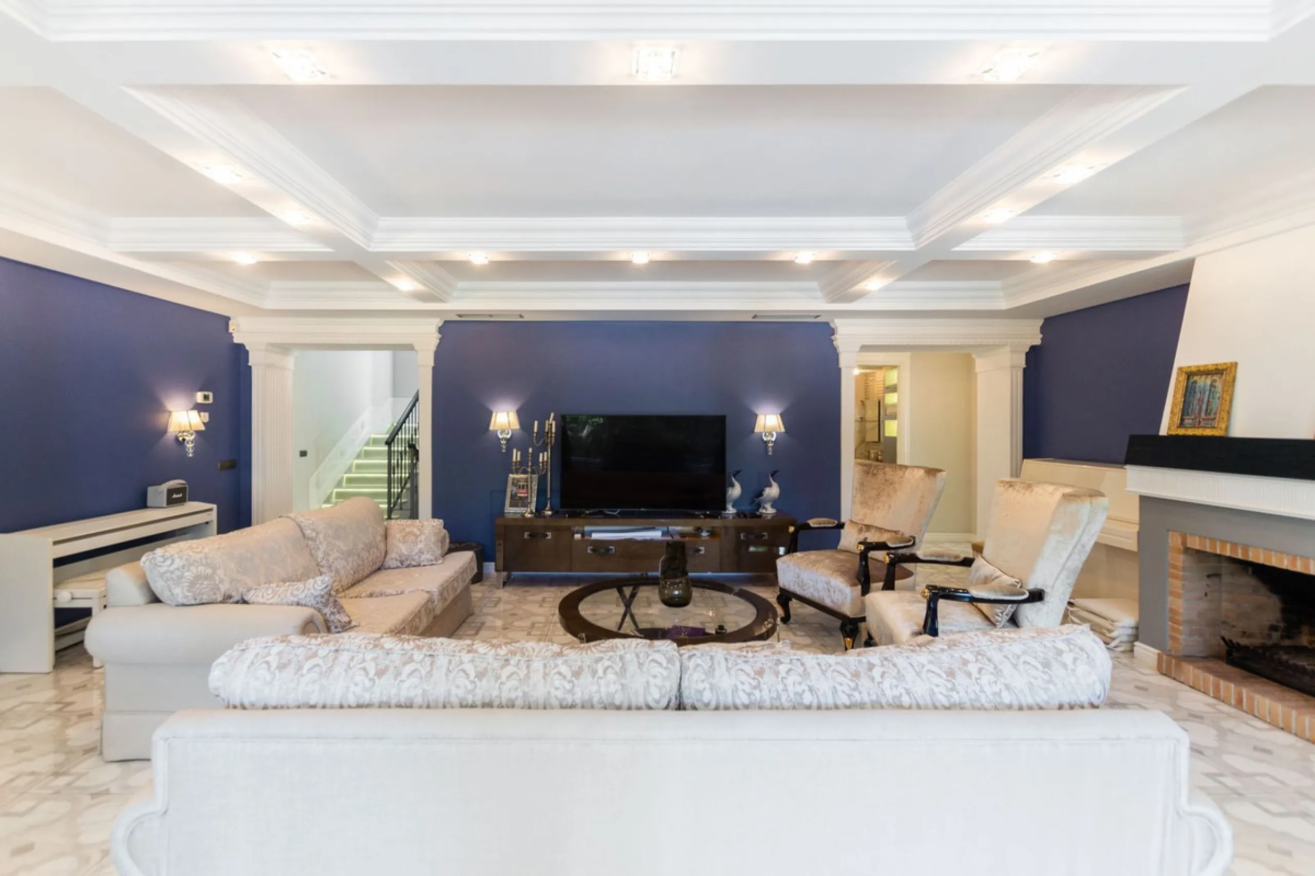 House - Detached Villa в продаже в Marbella, Málaga. В доме 6 спален и 4 ванных комнат. Площадь дома 558 м². Площадь участка 2000 м²