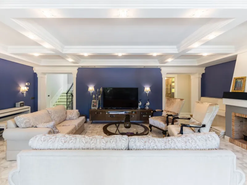 House - Detached Villa в продаже в Marbella, Málaga. В доме 6 спален и 4 ванных комнат. Площадь дома 558 м². Площадь участка 2000 м²