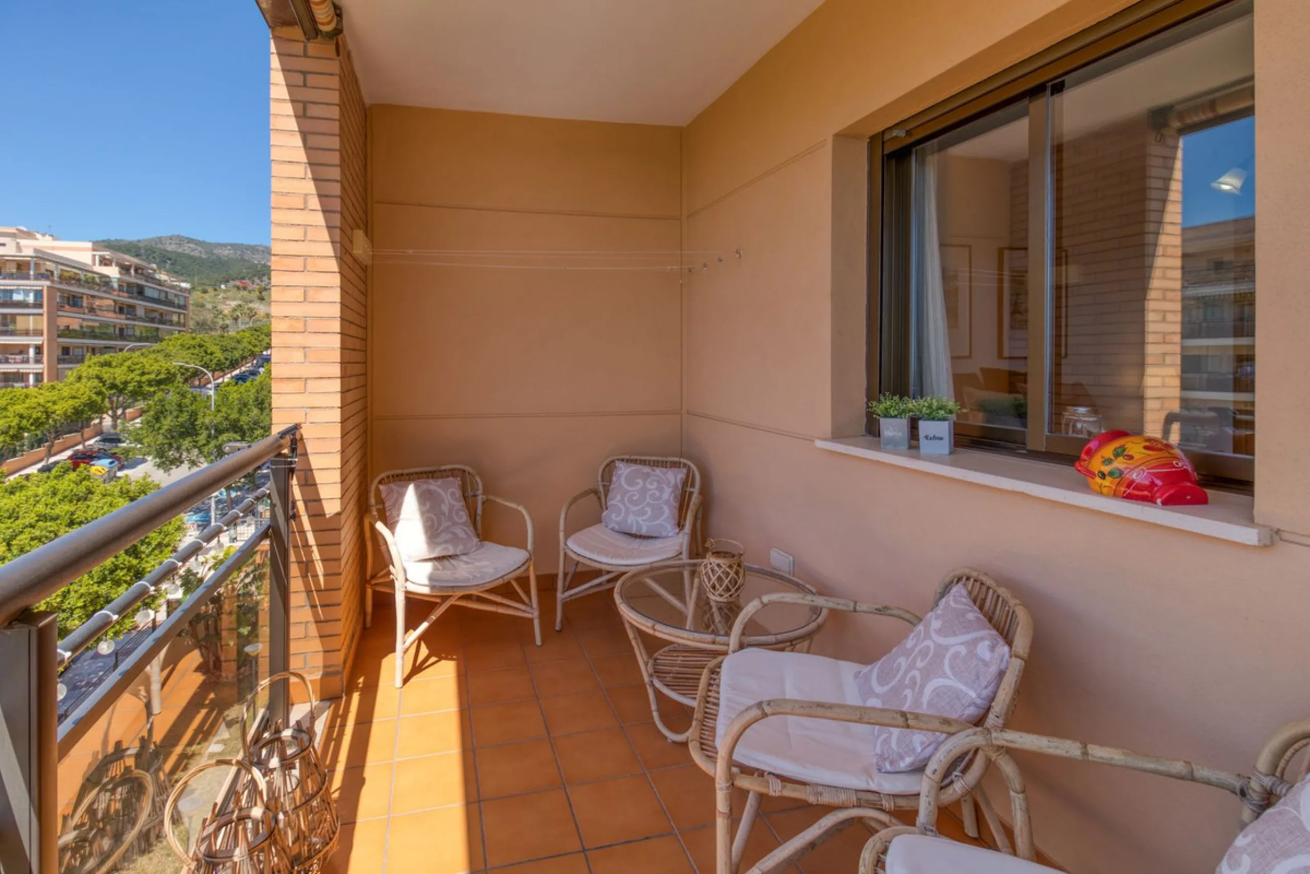 Gut gepflegte Etagenwohnung mit sonniger Terrasse in der Nähe des Bahnhofs El Pinillo in Torremolinos