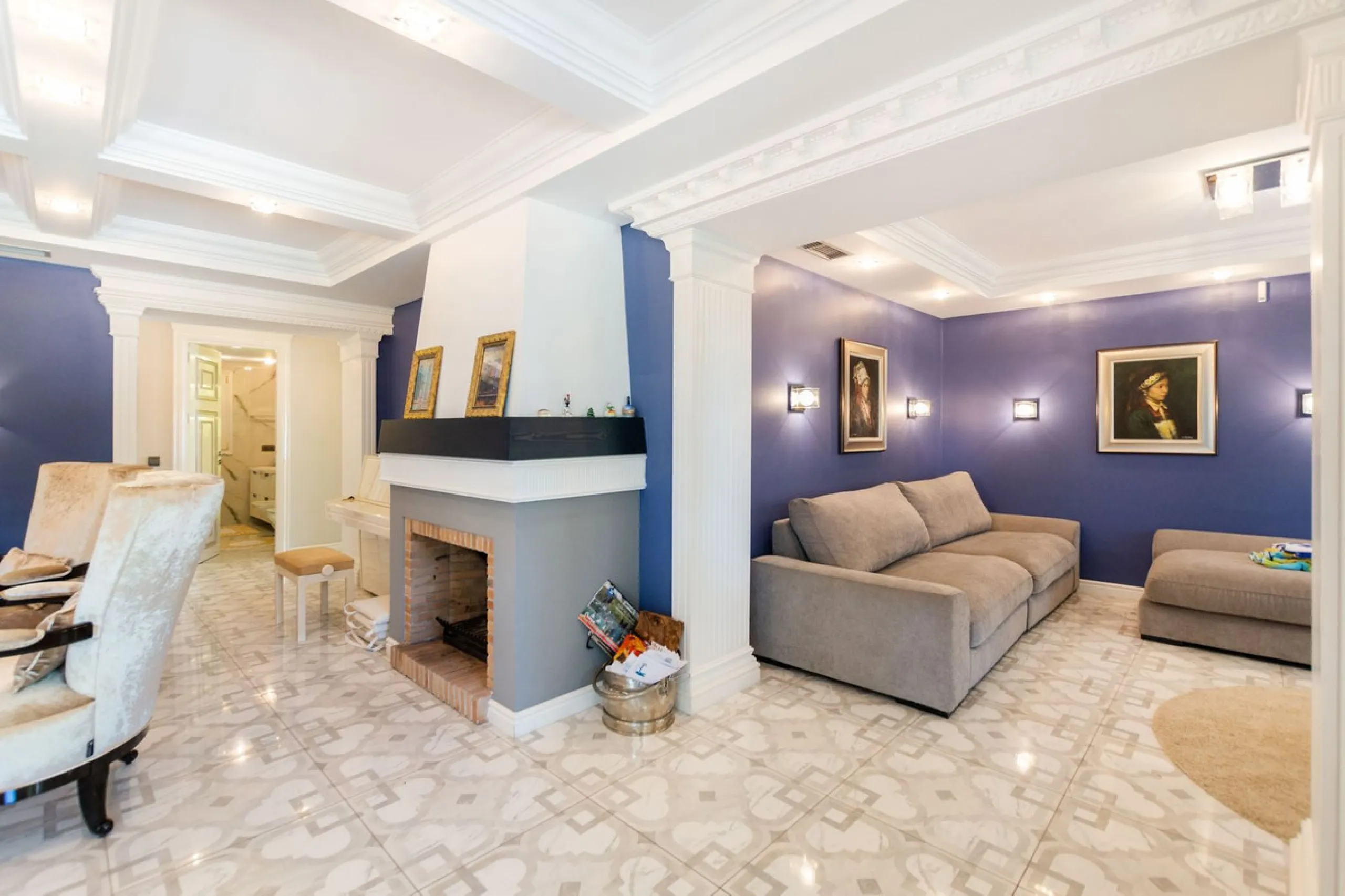 House - Detached Villa в продаже в Marbella, Málaga. В доме 6 спален и 4 ванных комнат. Площадь дома 558 м². Площадь участка 2000 м²