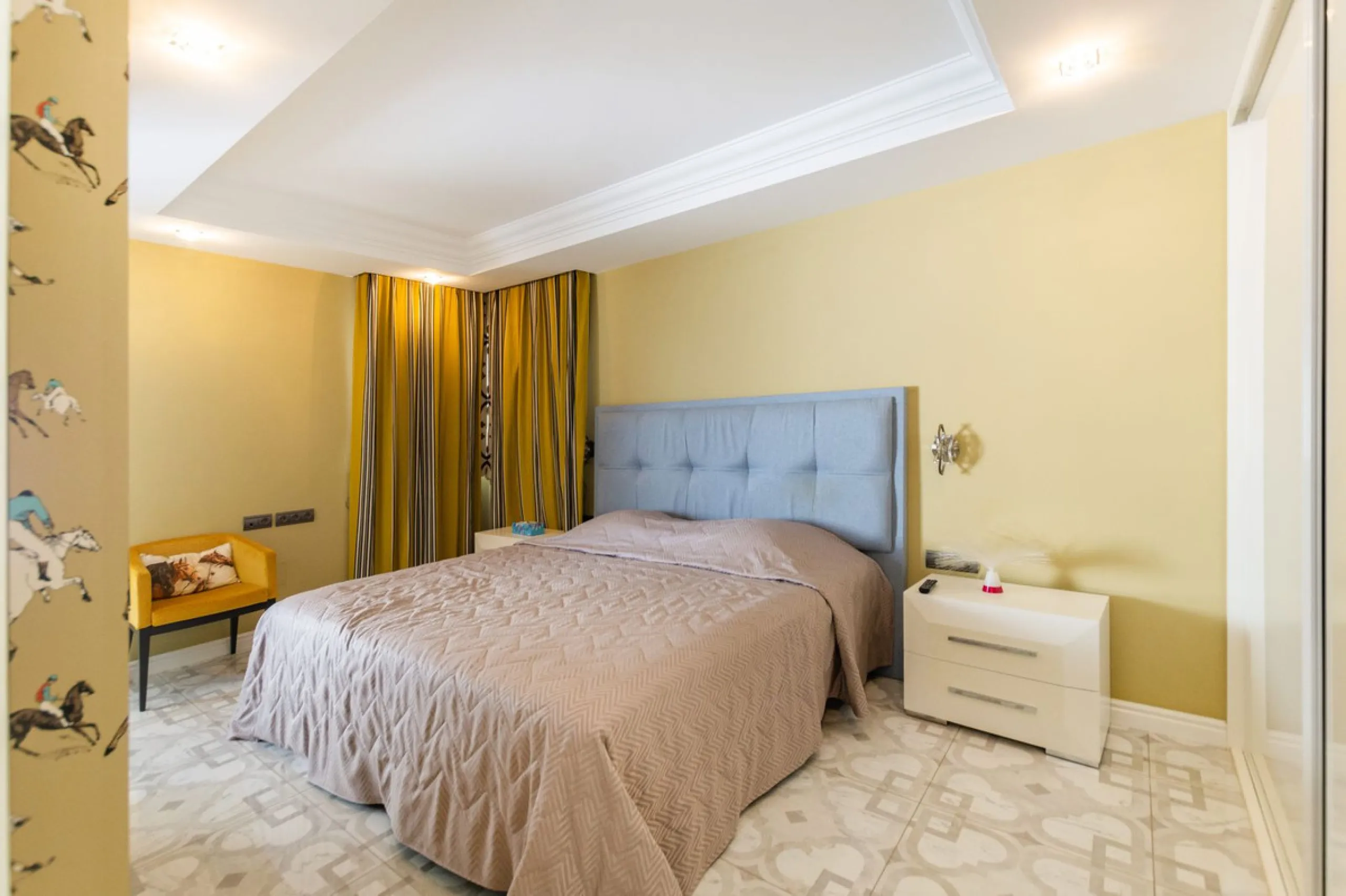 House - Detached Villa в продаже в Marbella, Málaga. В доме 6 спален и 4 ванных комнат. Площадь дома 558 м². Площадь участка 2000 м²