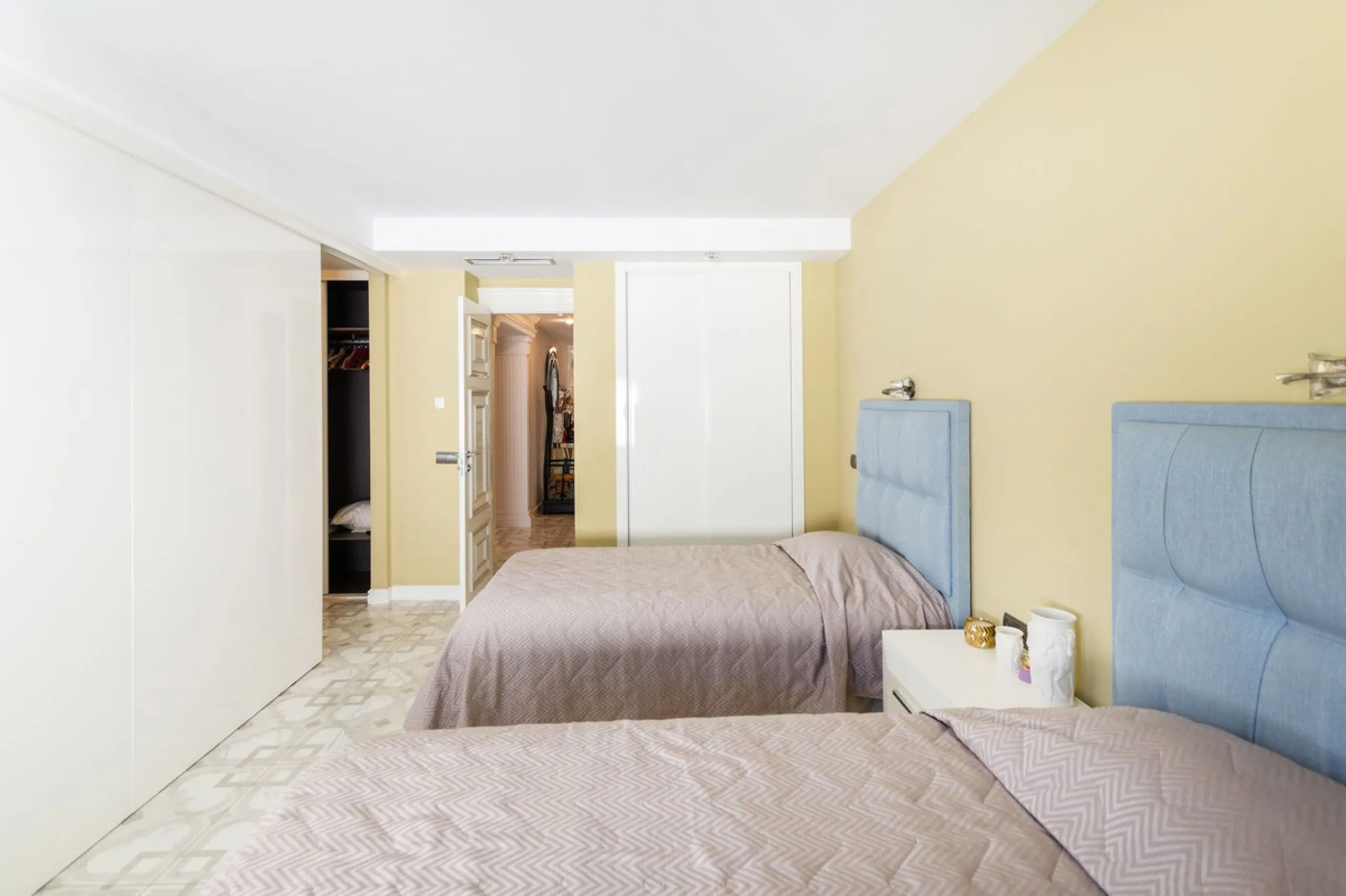 House - Detached Villa в продаже в Marbella, Málaga. В доме 6 спален и 4 ванных комнат. Площадь дома 558 м². Площадь участка 2000 м²