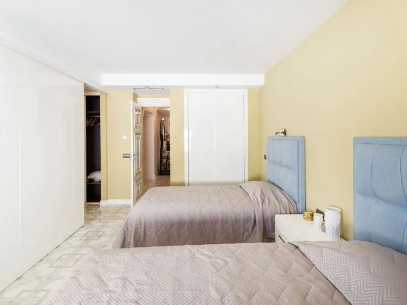 House - Detached Villa в продаже в Marbella, Málaga. В доме 6 спален и 4 ванных комнат. Площадь дома 558 м². Площадь участка 2000 м²