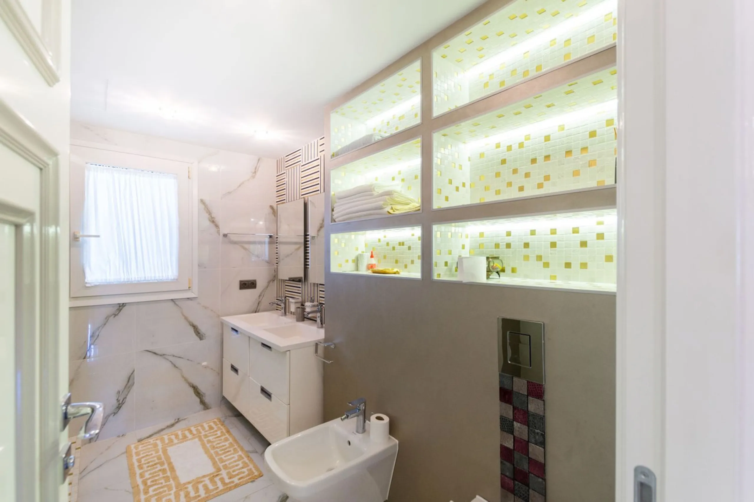 House - Detached Villa в продаже в Marbella, Málaga. В доме 6 спален и 4 ванных комнат. Площадь дома 558 м². Площадь участка 2000 м²