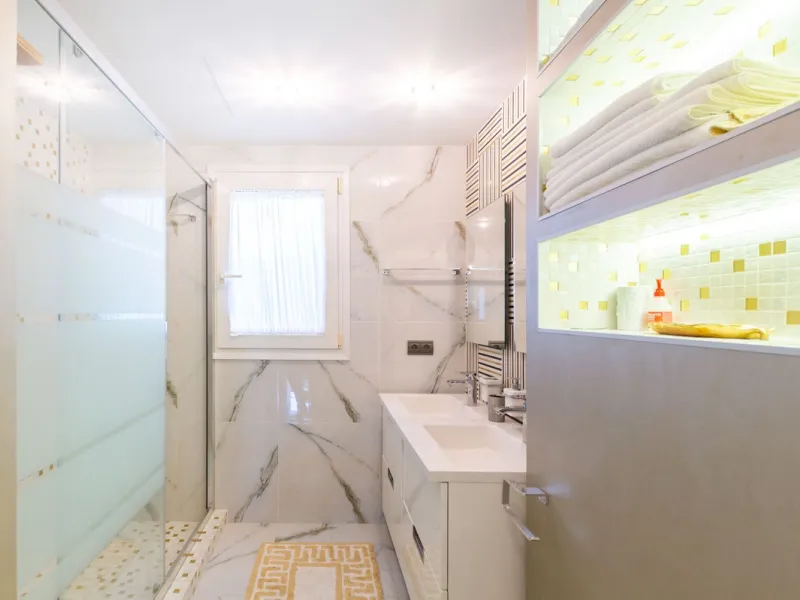 House - Detached Villa в продаже в Marbella, Málaga. В доме 6 спален и 4 ванных комнат. Площадь дома 558 м². Площадь участка 2000 м²