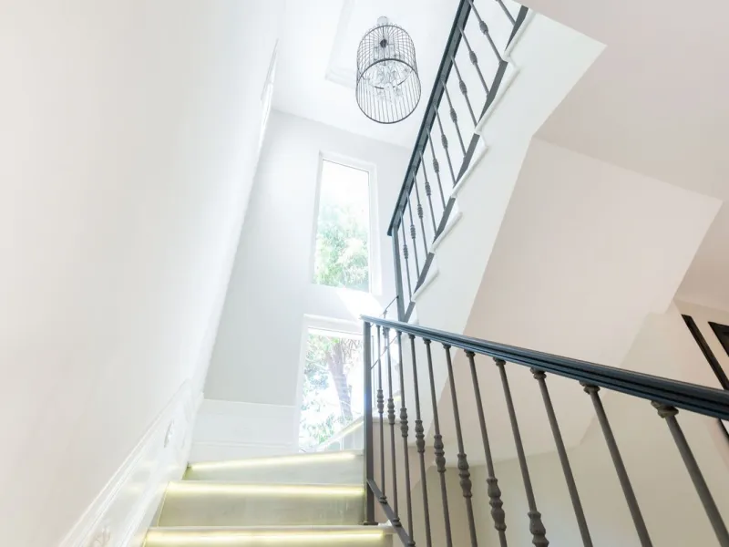 House - Detached Villa в продаже в Marbella, Málaga. В доме 6 спален и 4 ванных комнат. Площадь дома 558 м². Площадь участка 2000 м²