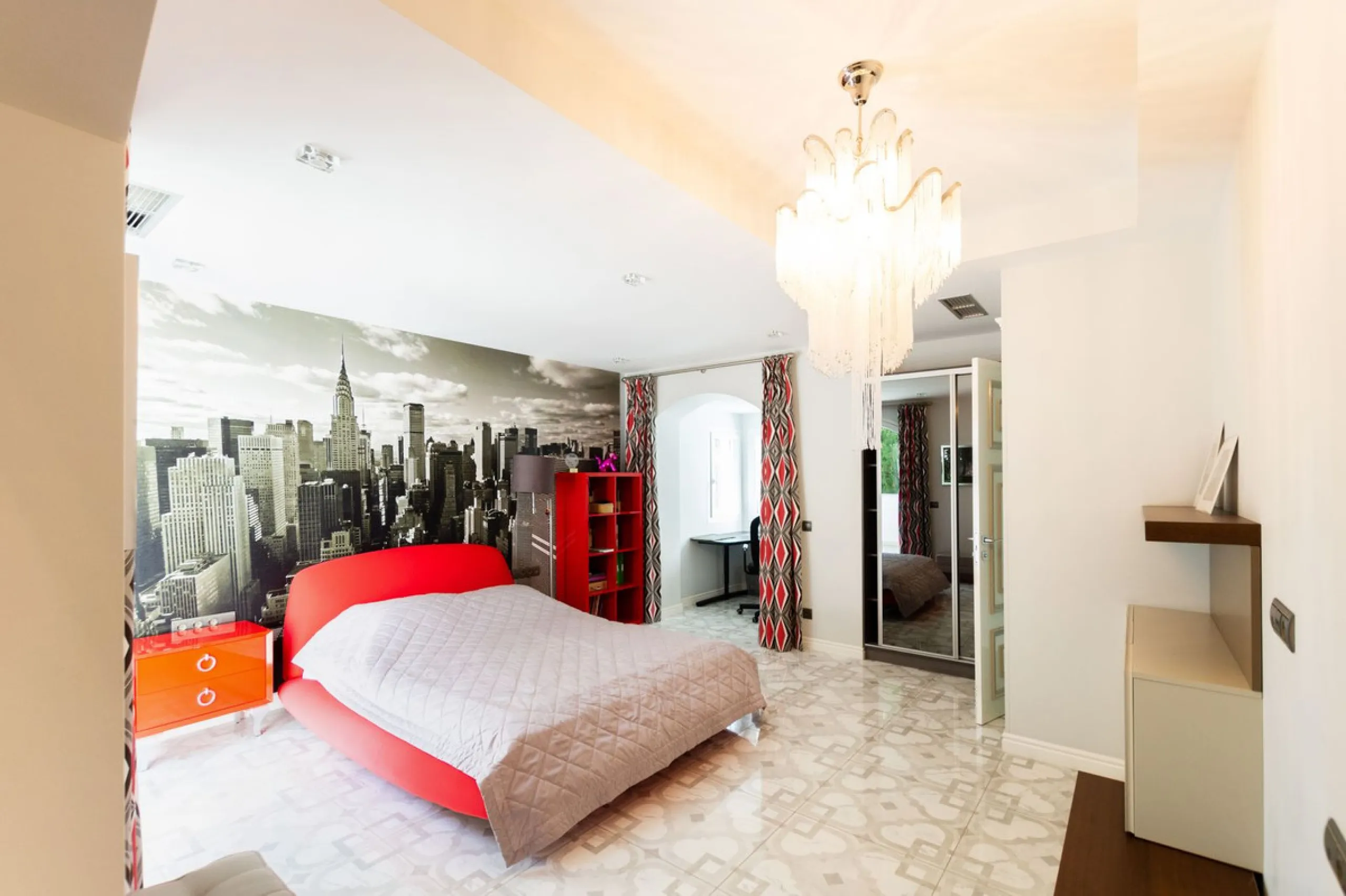 House - Detached Villa в продаже в Marbella, Málaga. В доме 6 спален и 4 ванных комнат. Площадь дома 558 м². Площадь участка 2000 м²