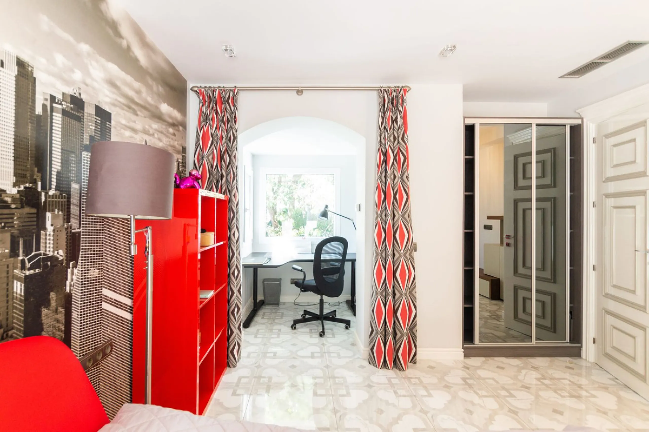 House - Detached Villa в продаже в Marbella, Málaga. В доме 6 спален и 4 ванных комнат. Площадь дома 558 м². Площадь участка 2000 м²
