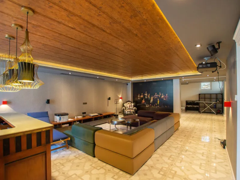 House - Detached Villa в продаже в Marbella, Málaga. В доме 6 спален и 4 ванных комнат. Площадь дома 558 м². Площадь участка 2000 м²