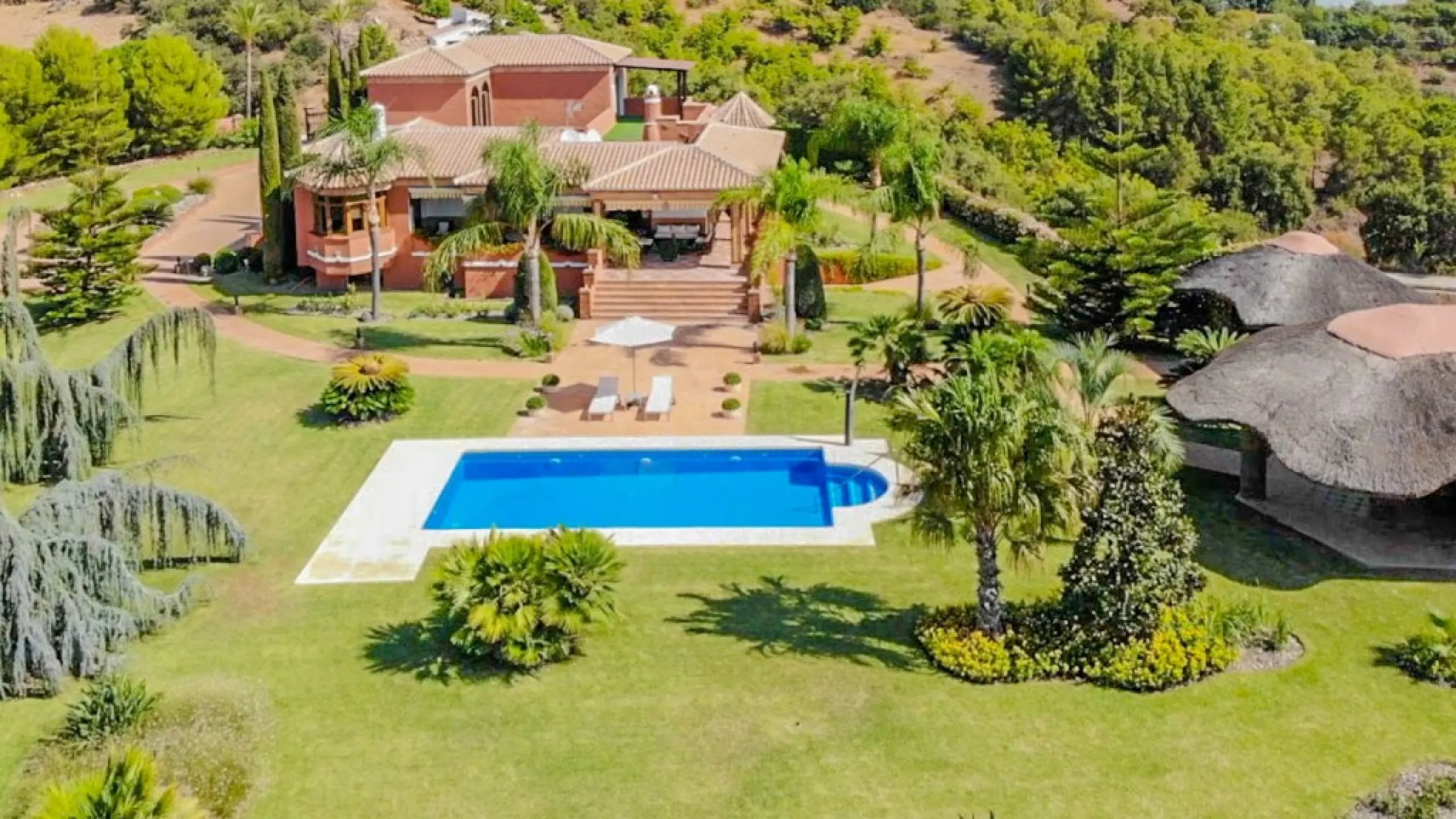 Exceptional Finca with guest apartment and stables located in Coin.