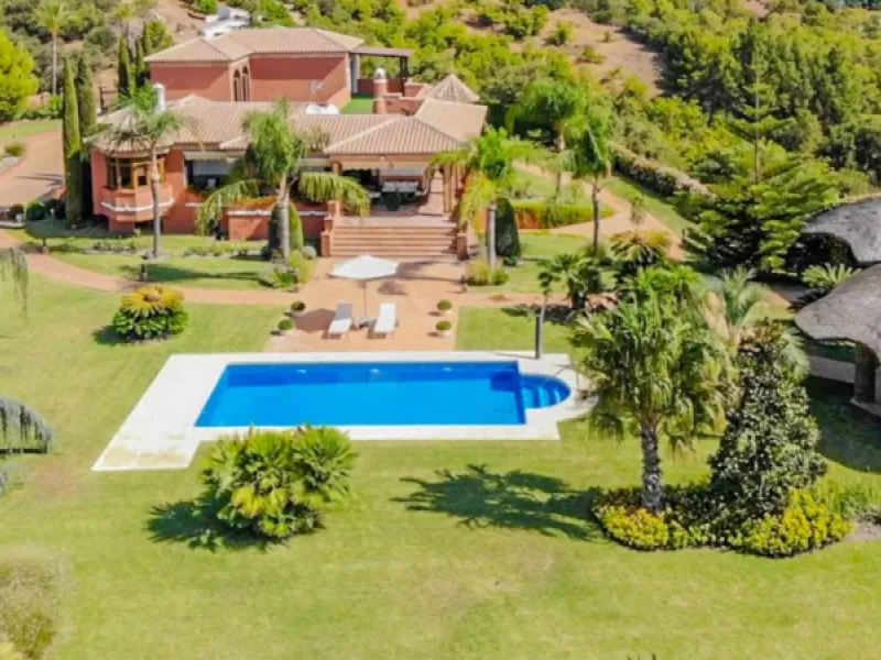 Exceptional Finca with guest apartment and stables located in Coin.