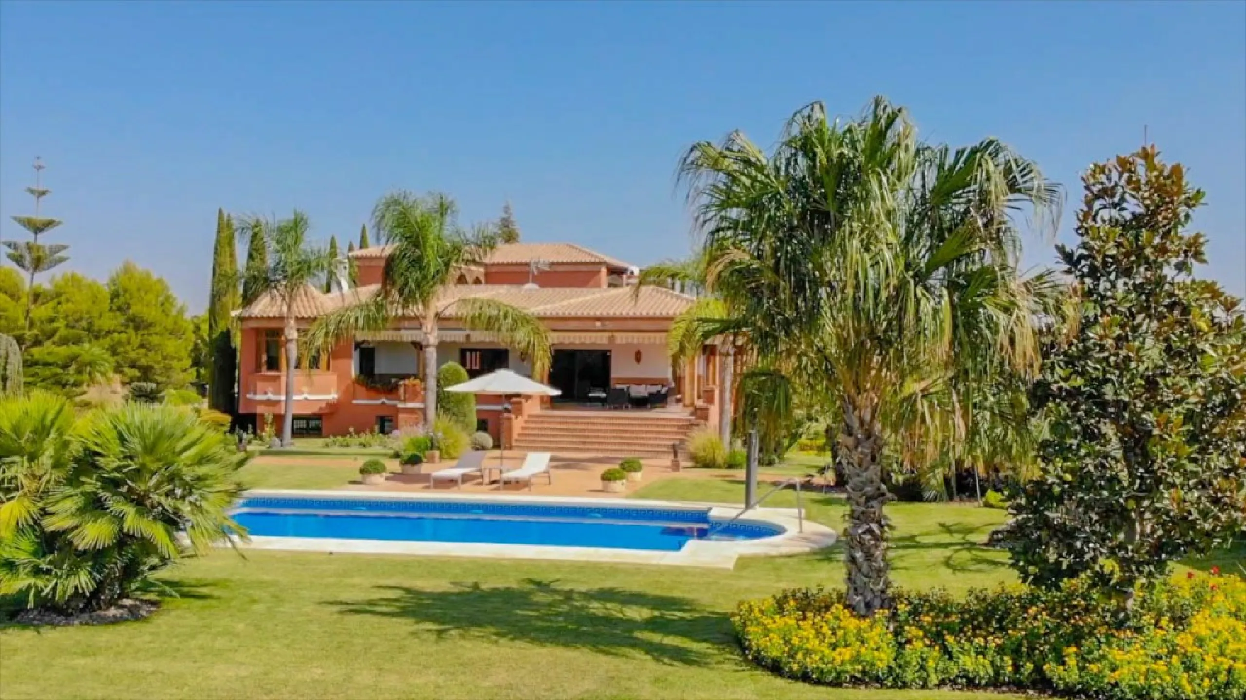 Exceptional Finca with guest apartment and stables located in Coin.