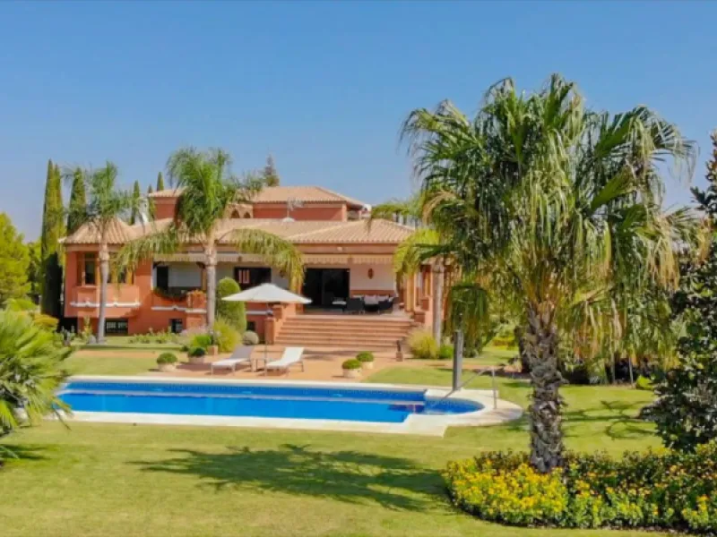 Exceptional Finca with guest apartment and stables located in Coin.