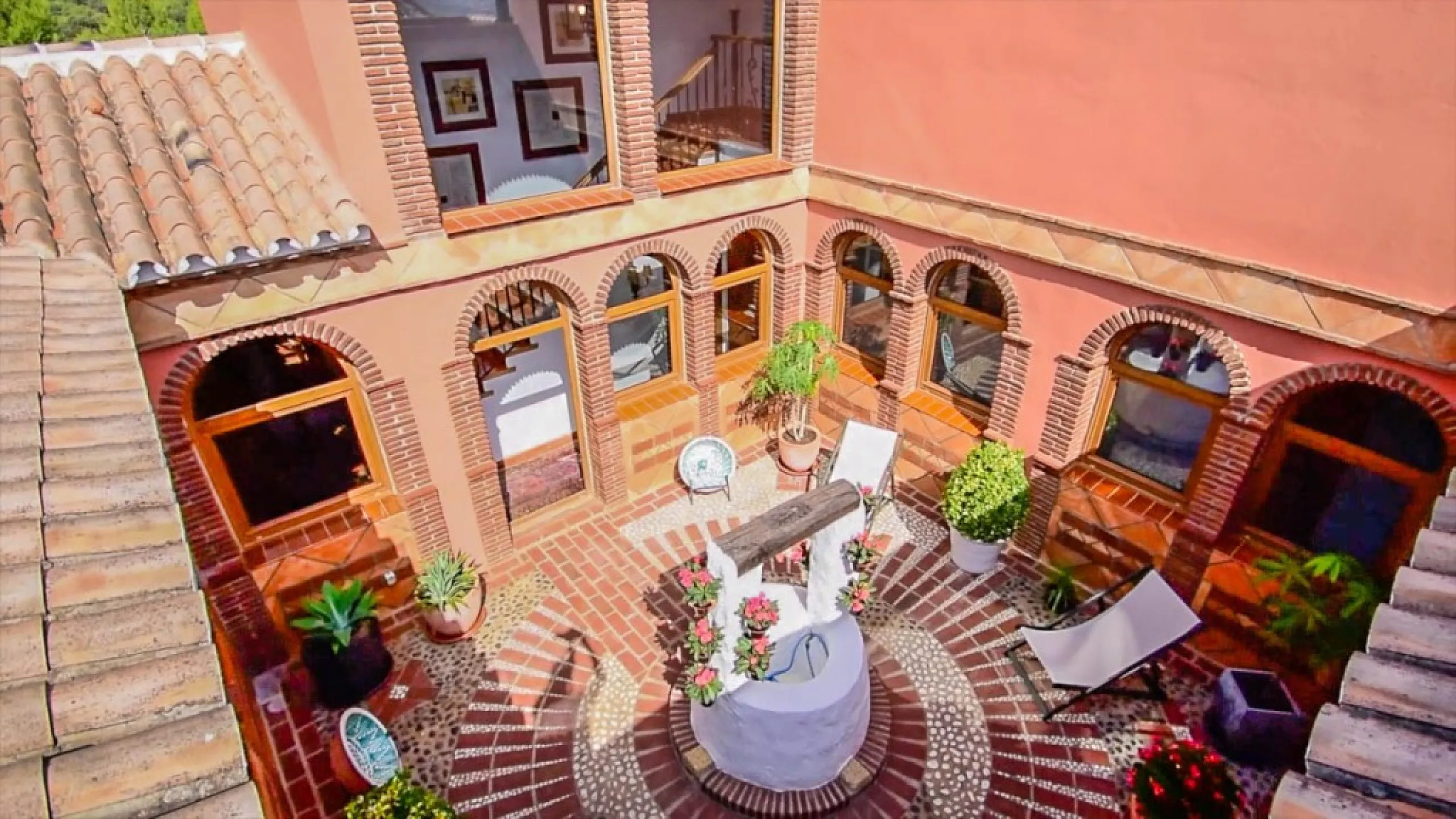 Exceptional Finca with guest apartment and stables located in Coin.