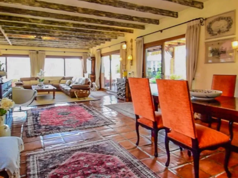 Exceptional Finca with guest apartment and stables located in Coin.