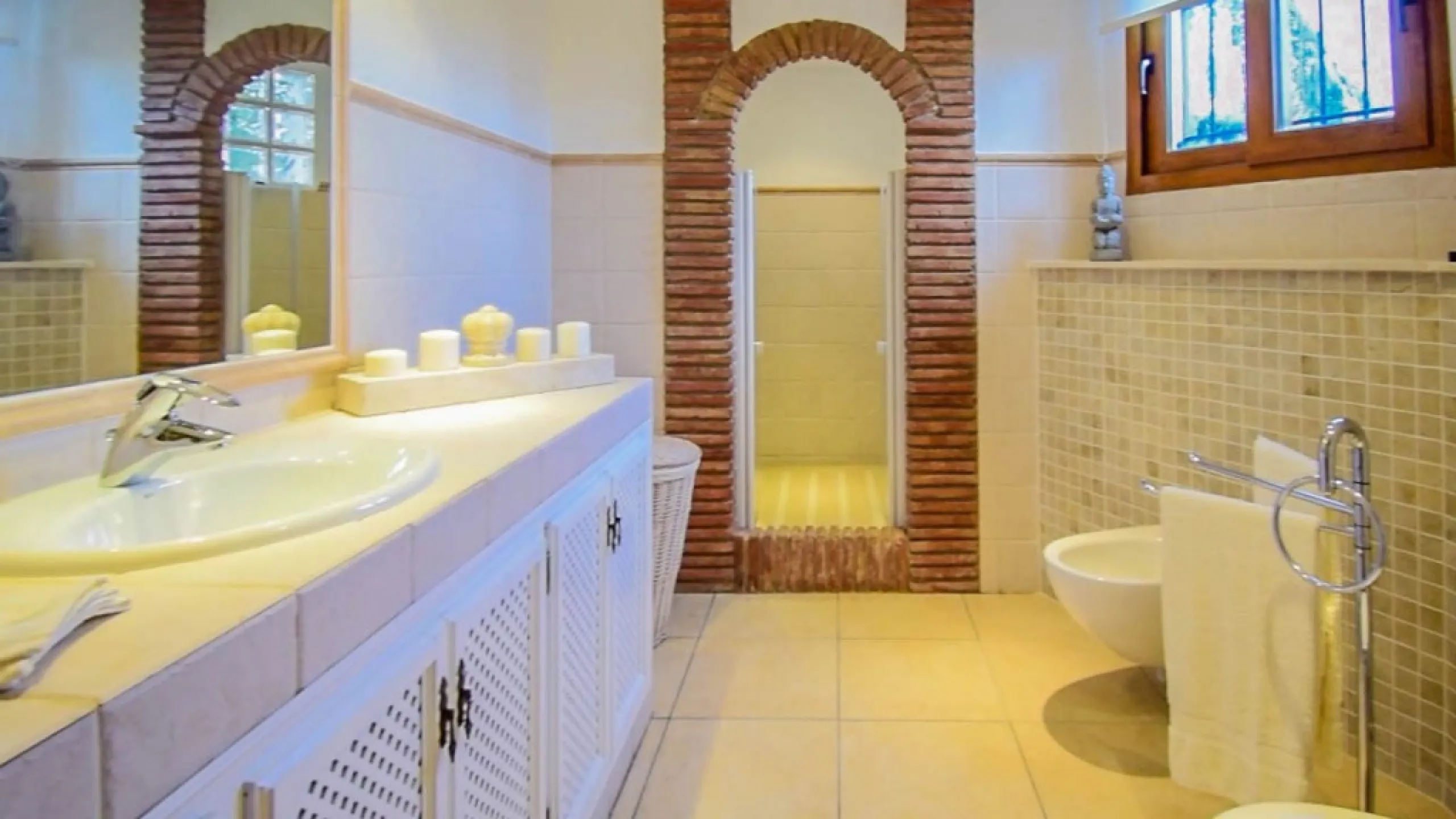 Exceptional Finca with guest apartment and stables located in Coin.