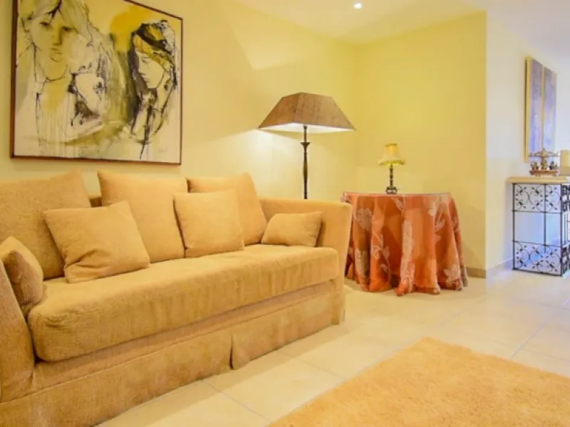 Exceptional Finca with guest apartment and stables located in Coin.