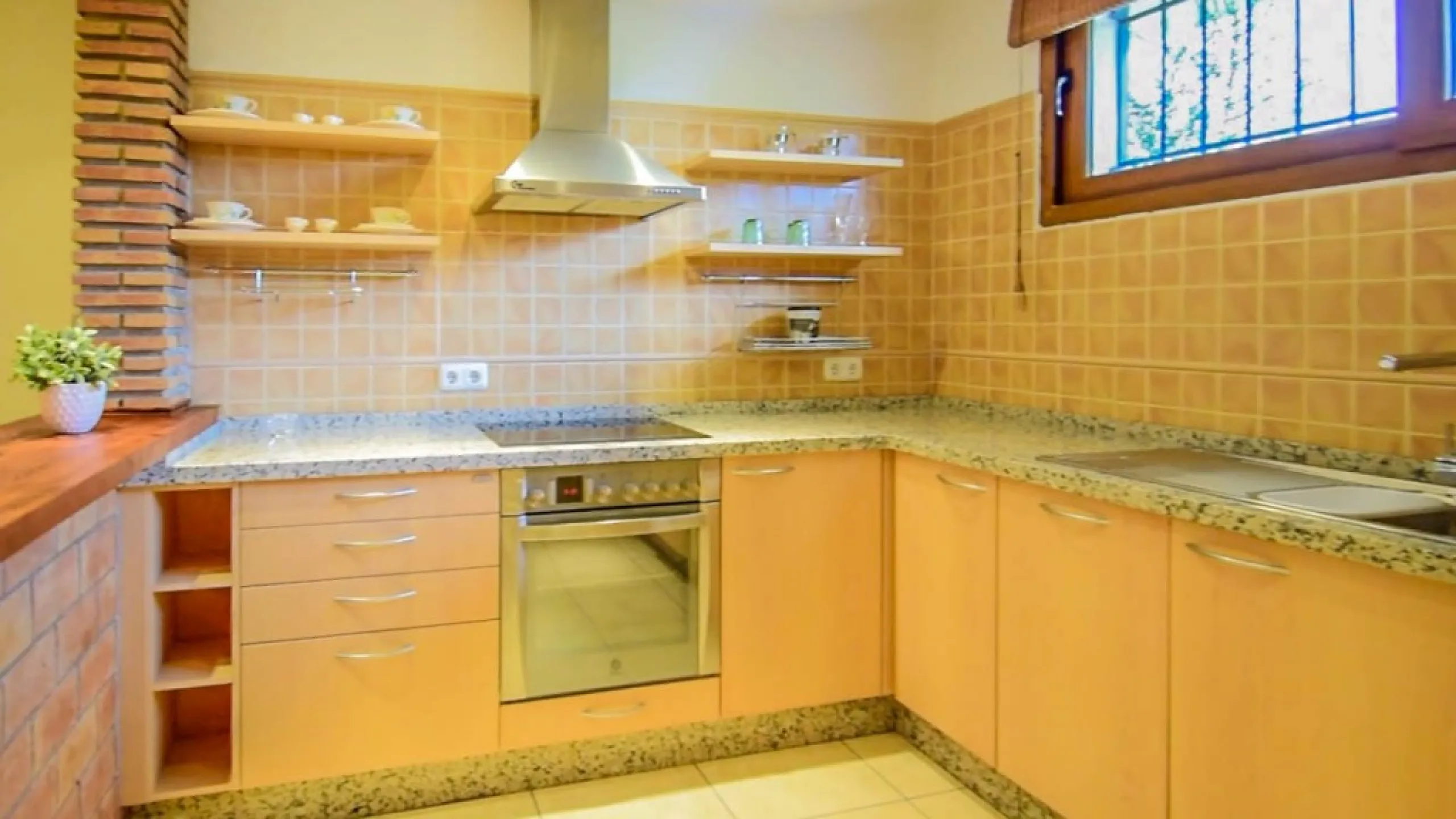 Exceptional Finca with guest apartment and stables located in Coin.