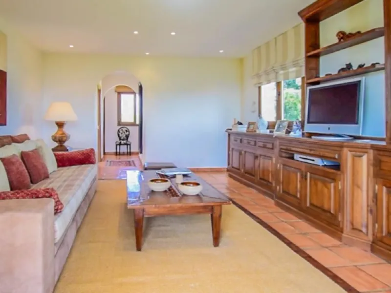 Exceptional Finca with guest apartment and stables located in Coin.