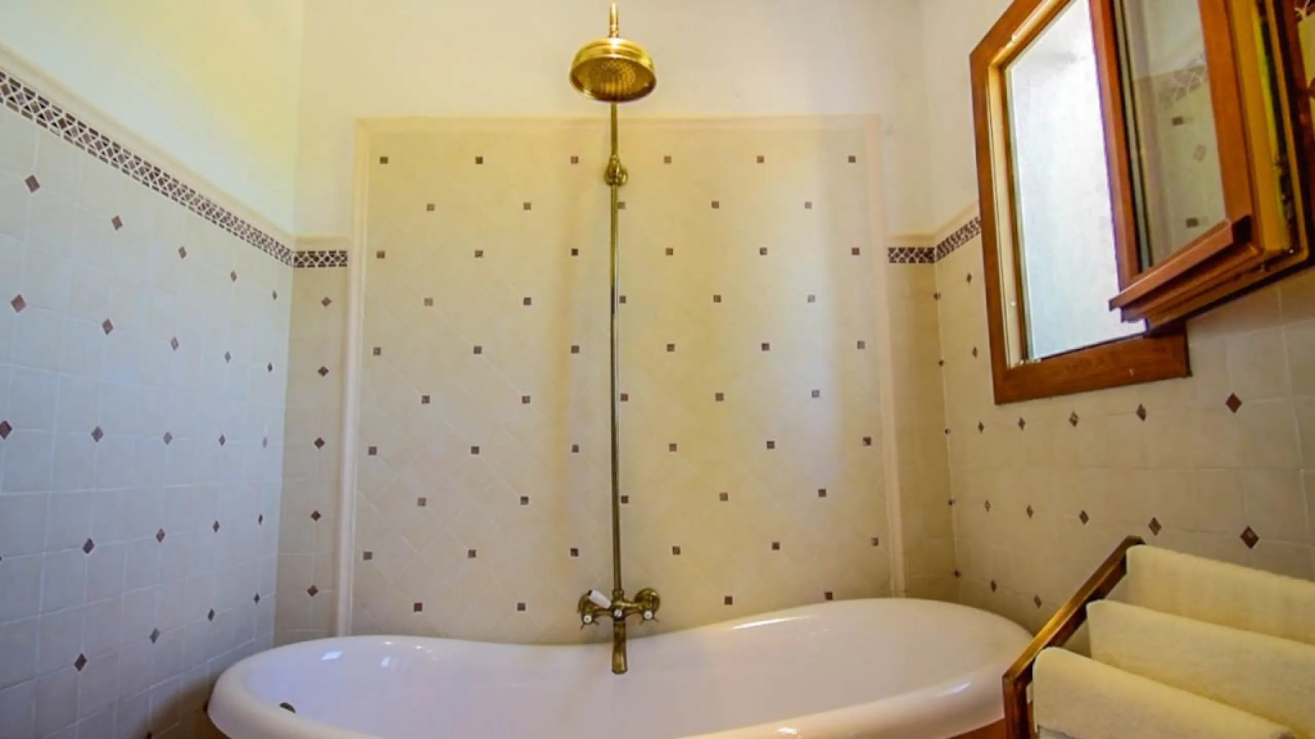 Exceptional Finca with guest apartment and stables located in Coin.