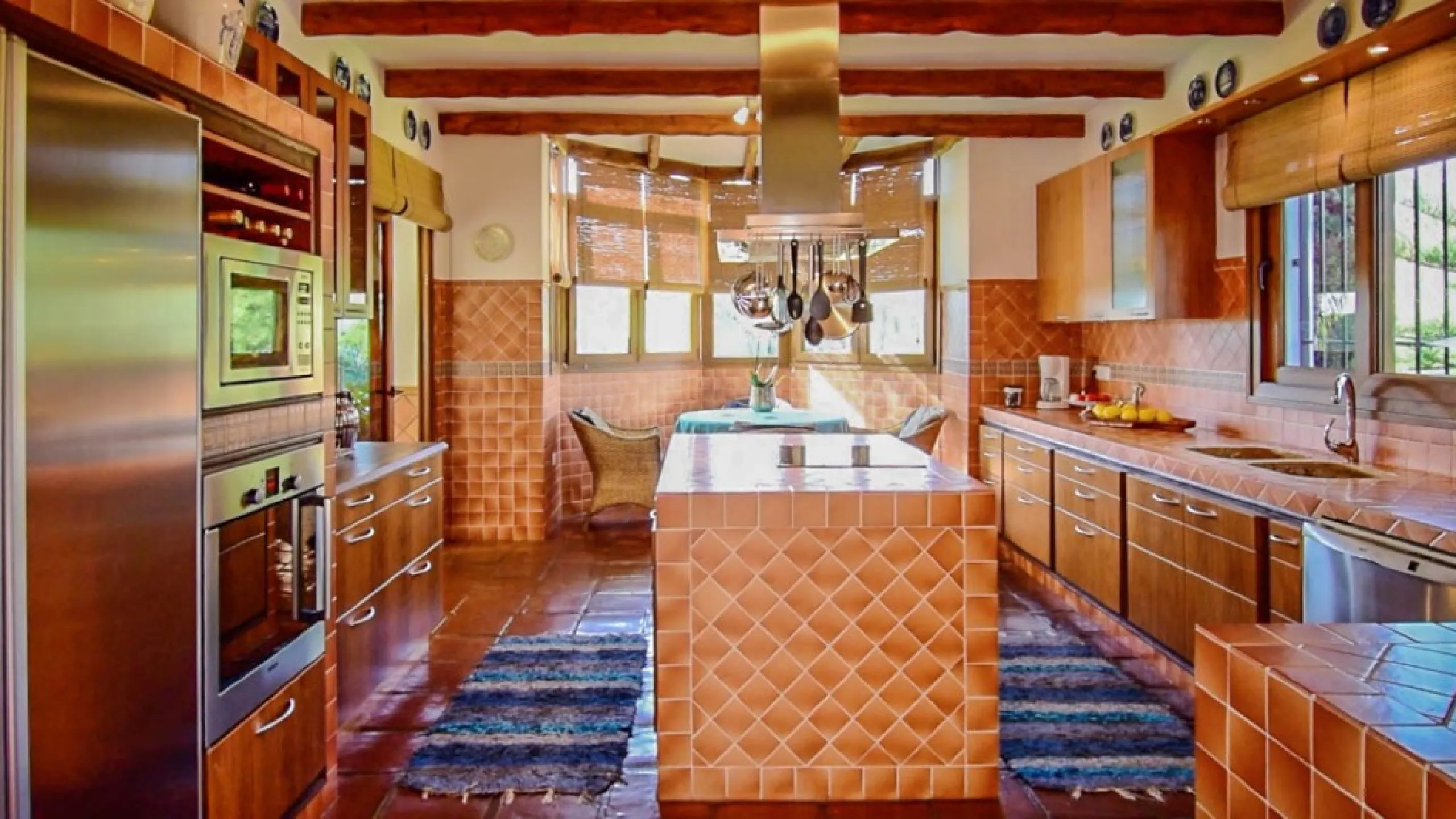 Exceptional Finca with guest apartment and stables located in Coin.