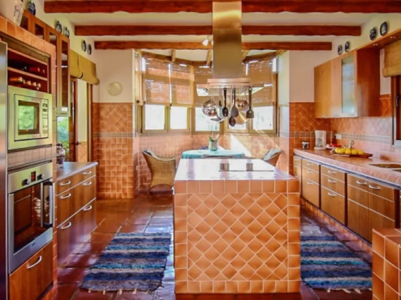 Exceptional Finca with guest apartment and stables located in Coin.