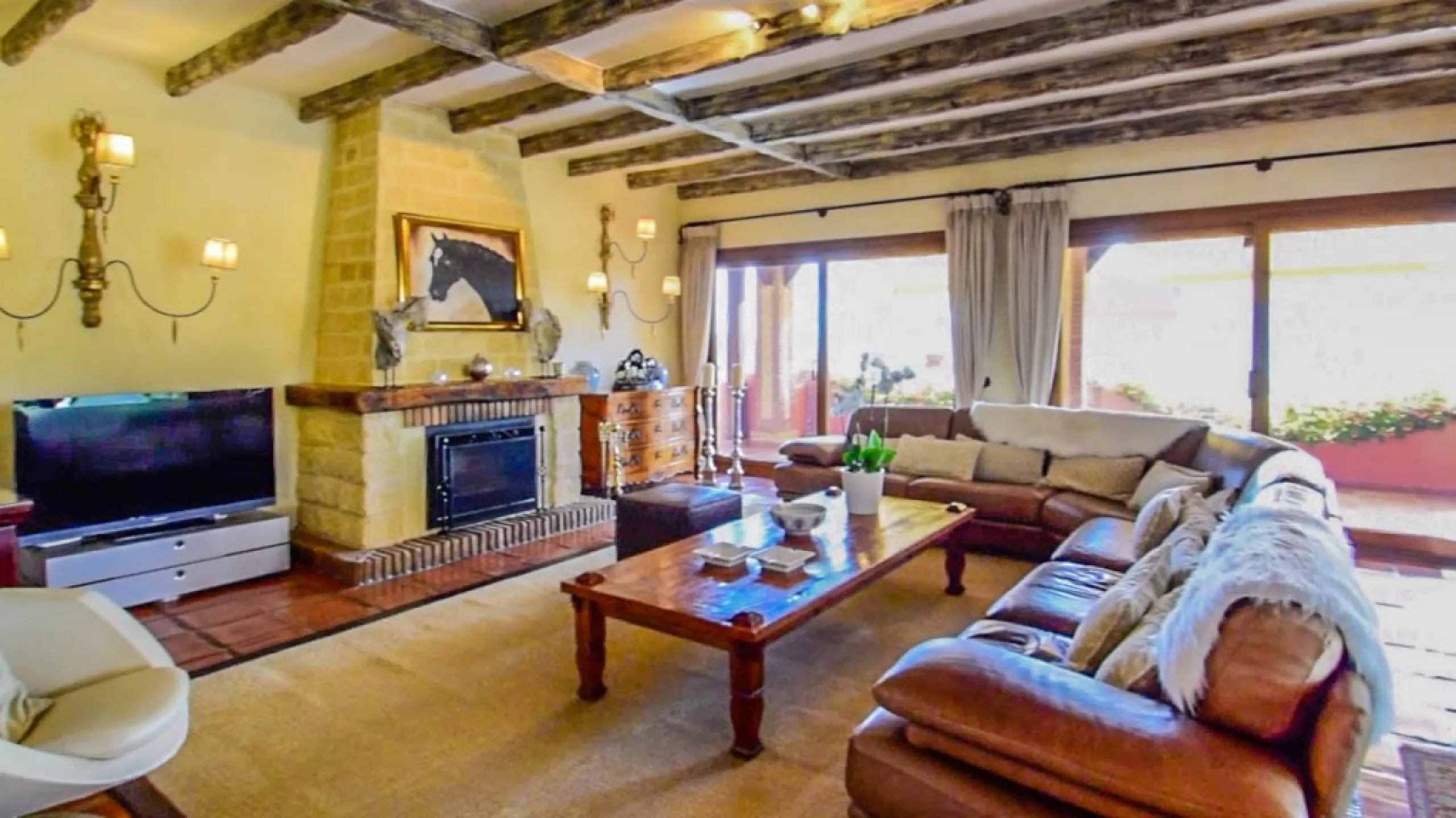 Exceptional Finca with guest apartment and stables located in Coin.