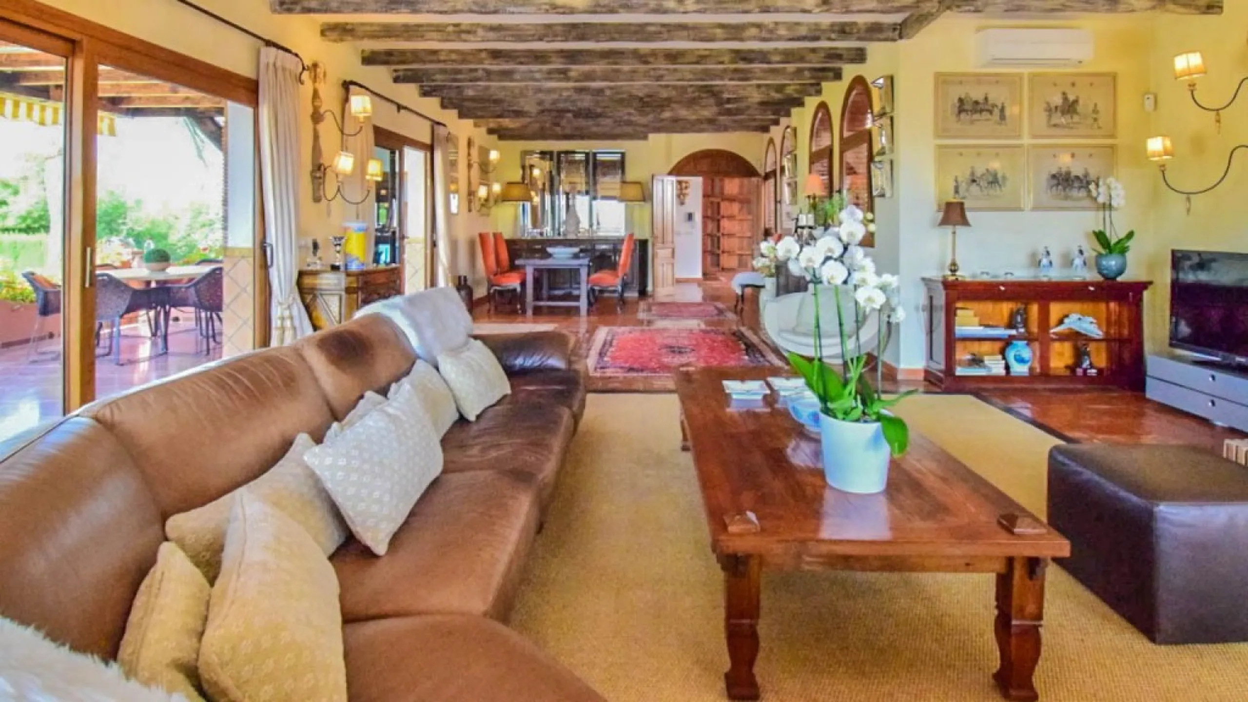 Exceptional Finca with guest apartment and stables located in Coin.