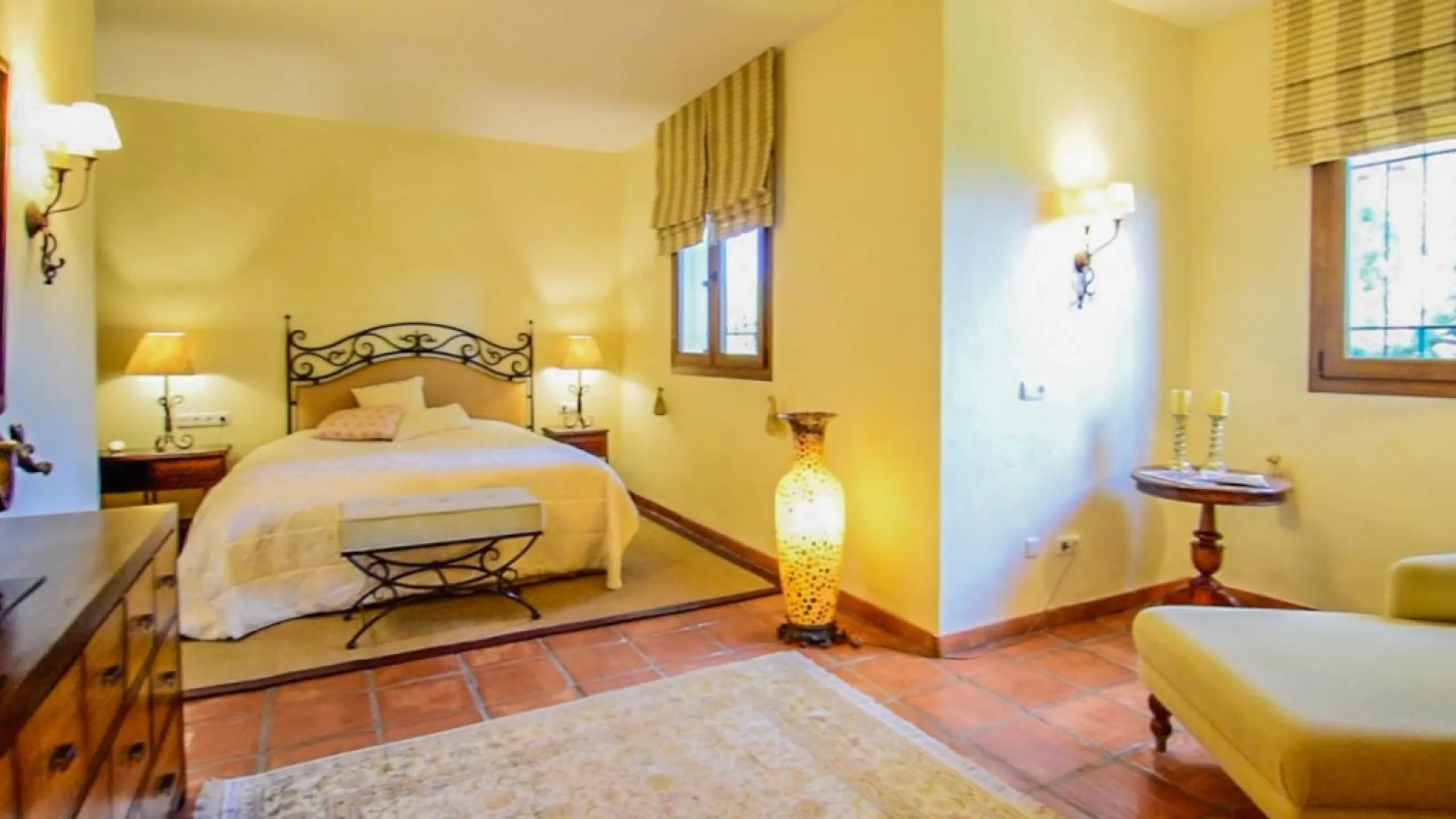 Exceptional Finca with guest apartment and stables located in Coin.