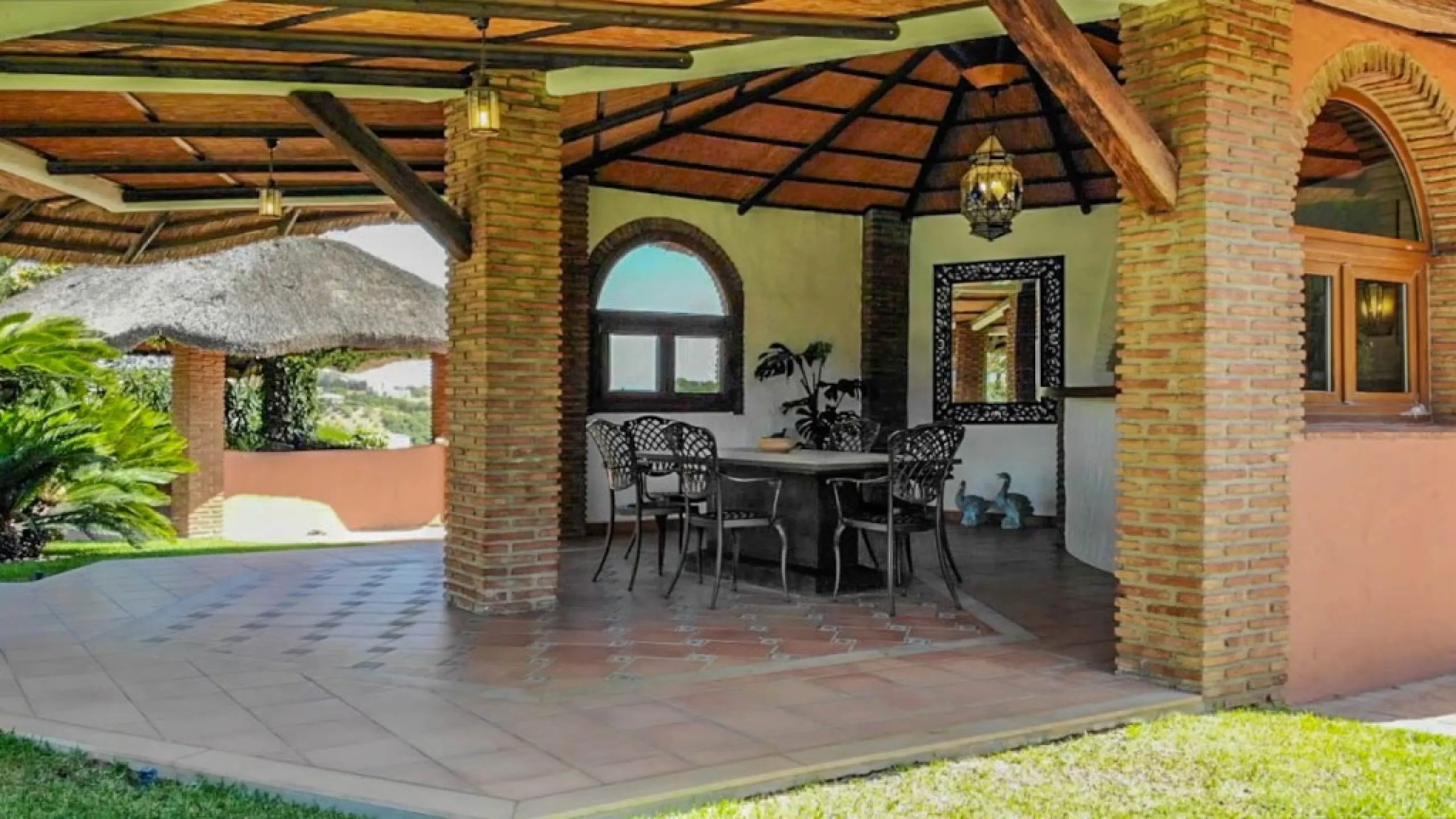 Exceptional Finca with guest apartment and stables located in Coin.