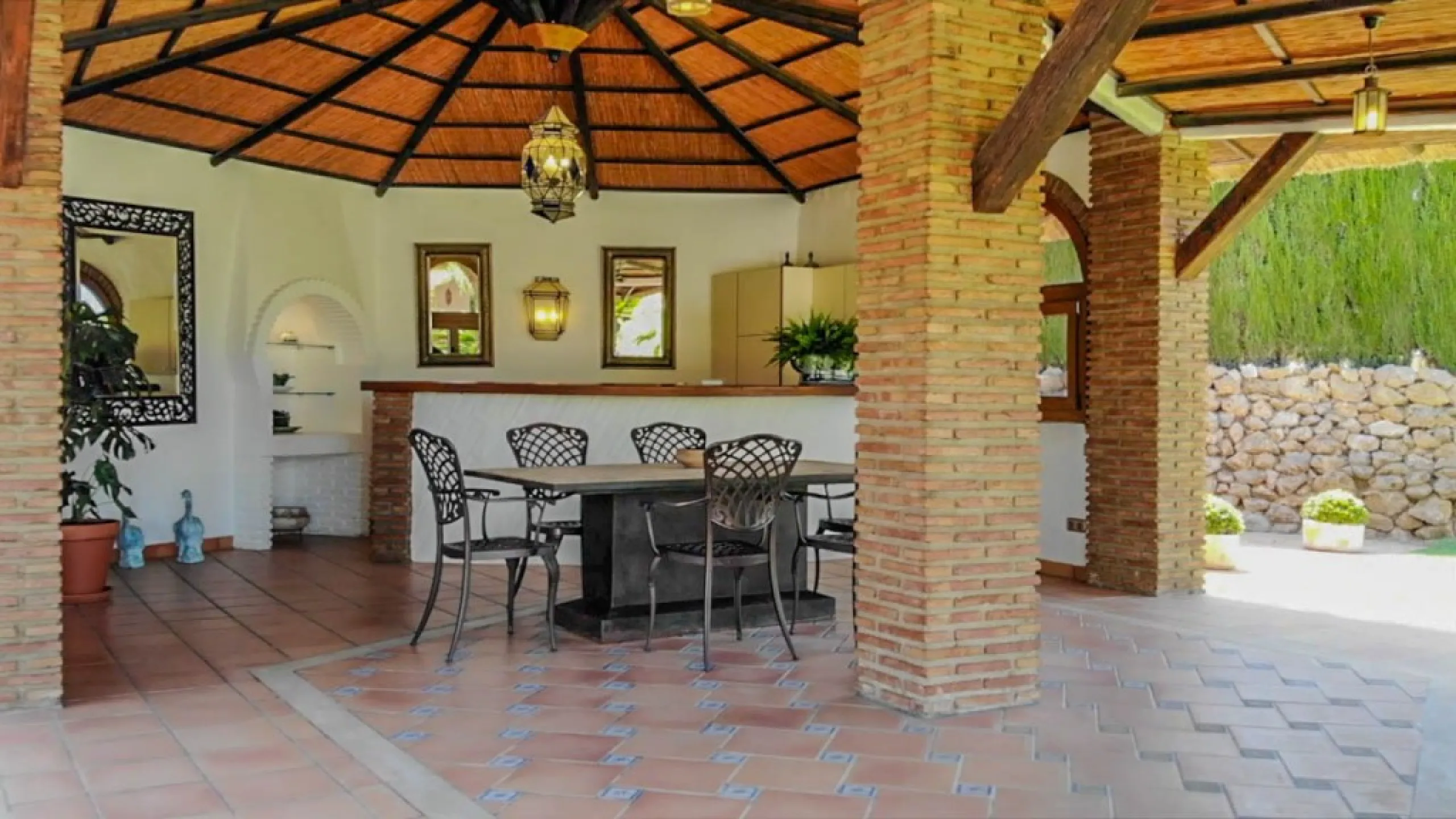 Exceptional Finca with guest apartment and stables located in Coin.