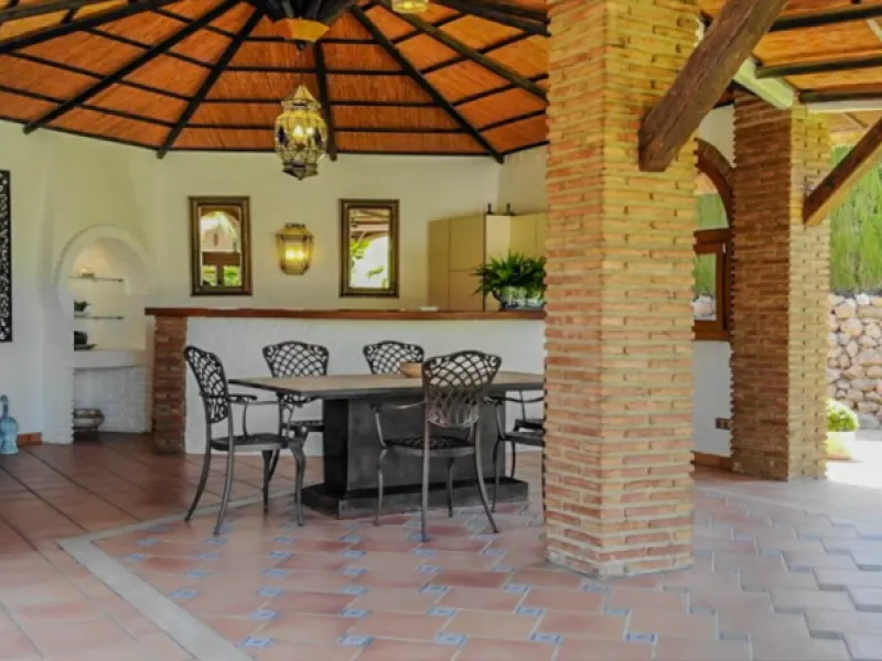 Exceptional Finca with guest apartment and stables located in Coin.