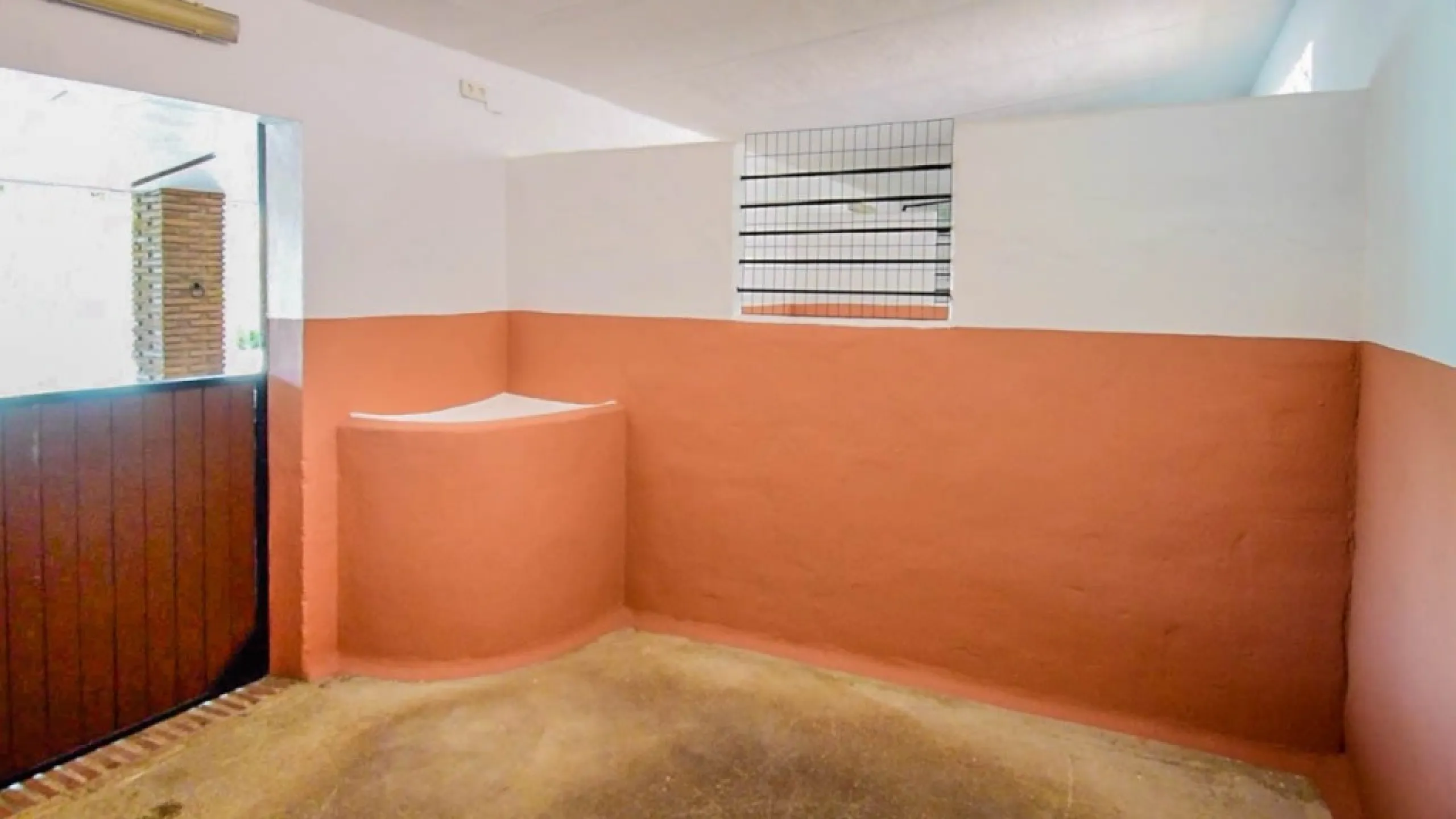 Exceptional Finca with guest apartment and stables located in Coin.