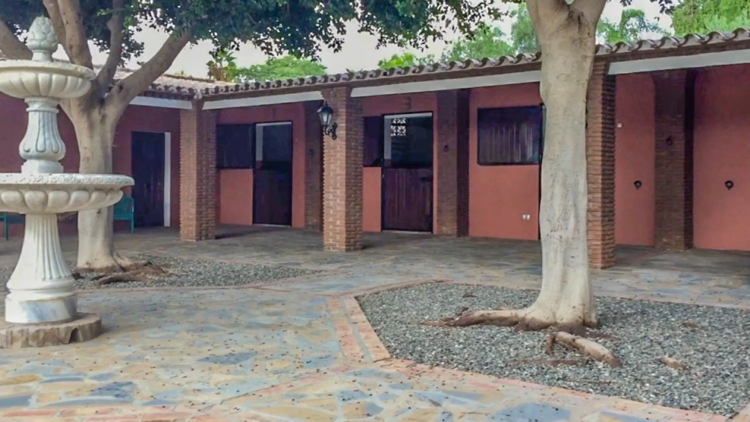 Exceptional Finca with guest apartment and stables located in Coin.